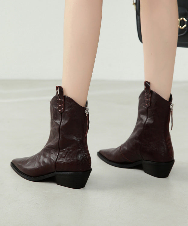 Effortlessly Elegant Boots with a Timeless Design