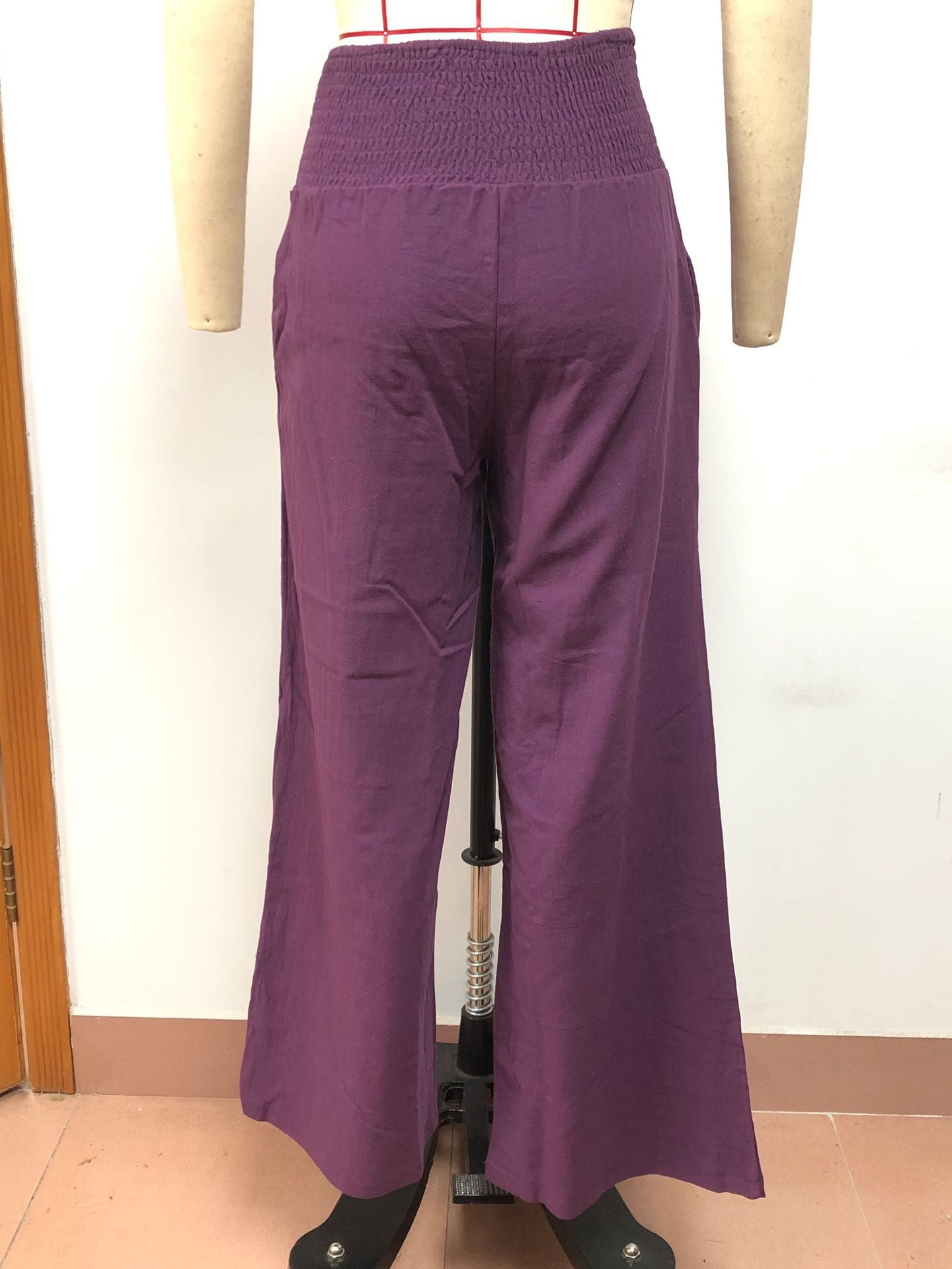 Well Tailored Trousers with a Graceful Silhouette