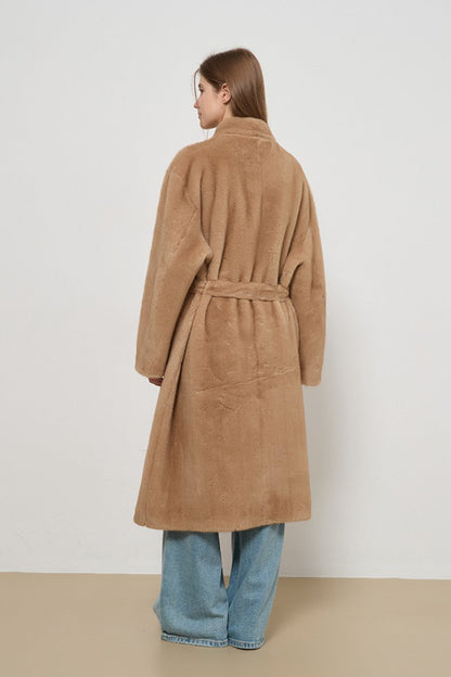 Effortlessly Elegant Coat with a Timeless Design