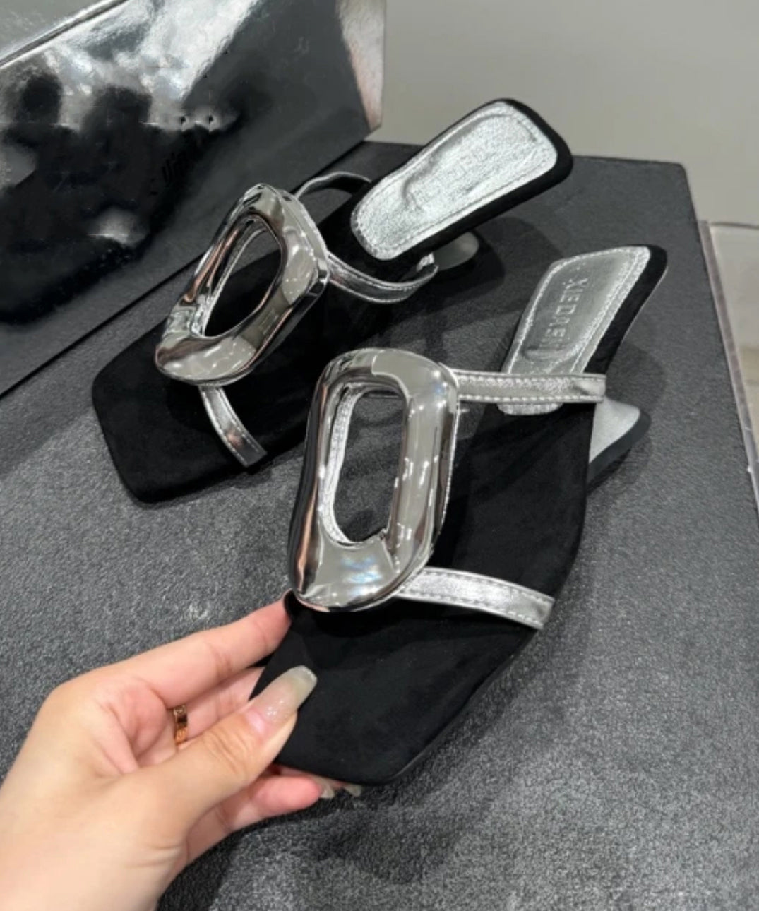 Effortlessly Elegant Heels with a Timeless Design