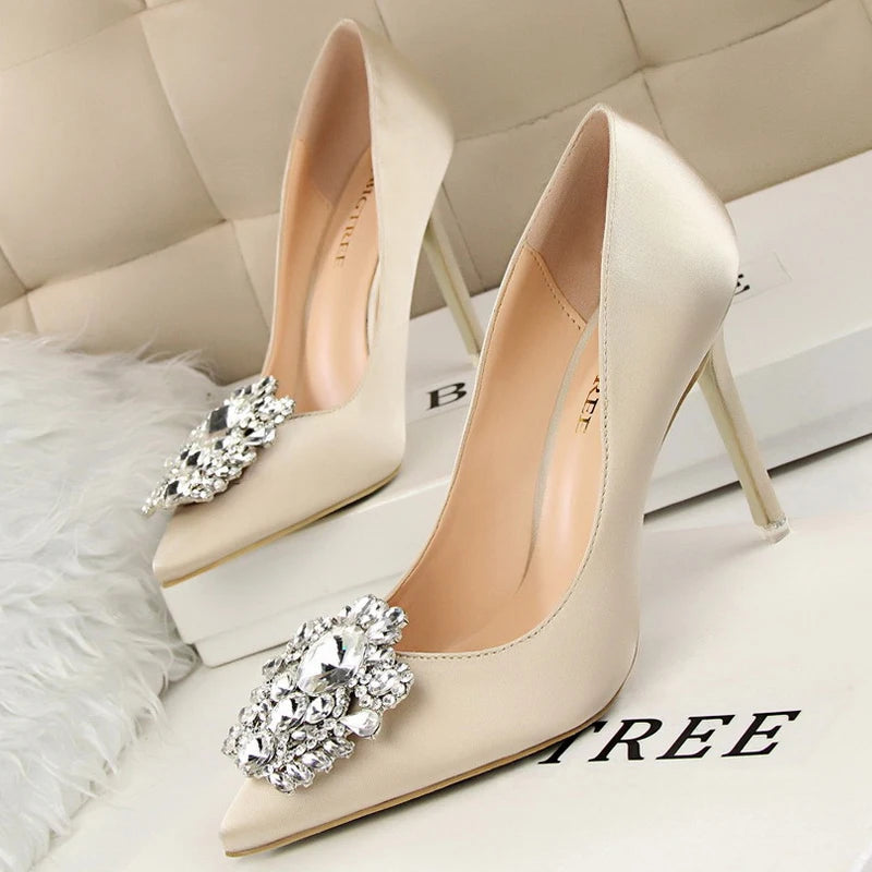 A Vintage Style Heels with Delicate Timeless Details