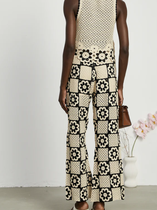 Effortlessly Elegant Top with a Timeless Design