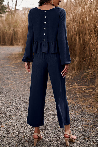 Well Tailored Trousers with a Graceful Silhouette
