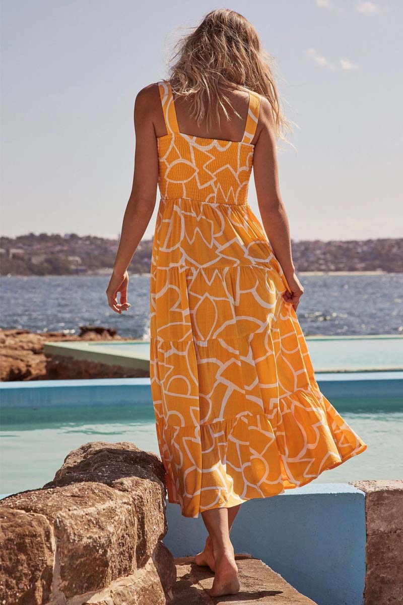 Gracefully Styled Dress for Any Occasion