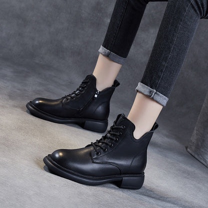 Effortlessly Elegant Boots with a Timeless Design