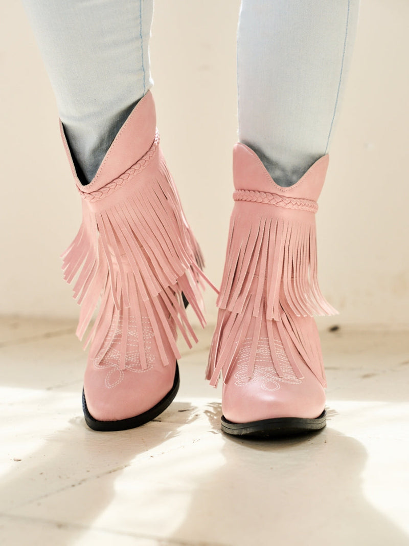 Well Tailored Boots with a Graceful Silhouette