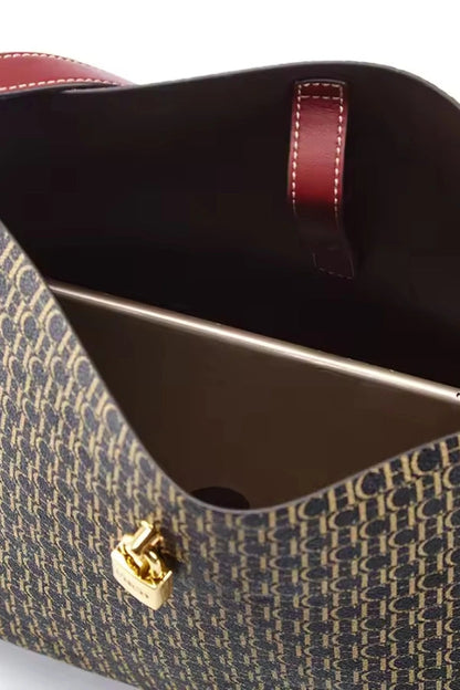Beautifully Finished Bag in a Timeless Design