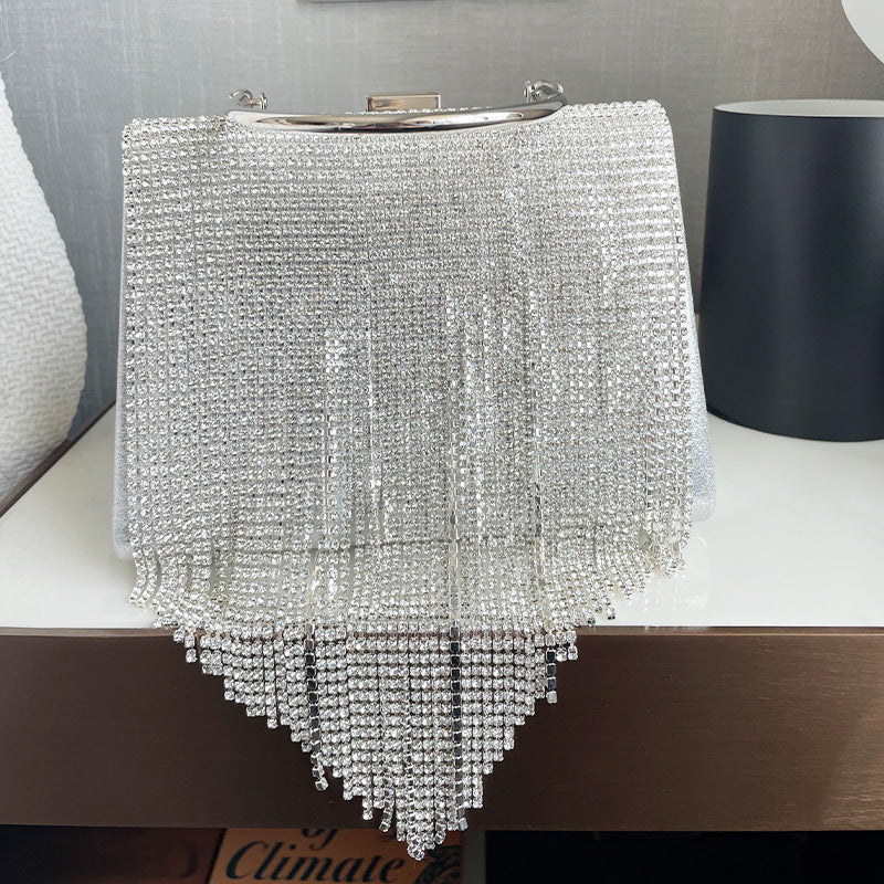 Well Tailored Bag with a Graceful Silhouette
