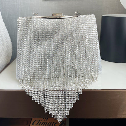 Well Tailored Bag with a Graceful Silhouette