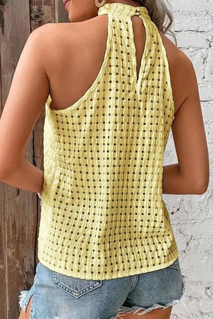 Well Tailored Top with a Graceful Silhouette