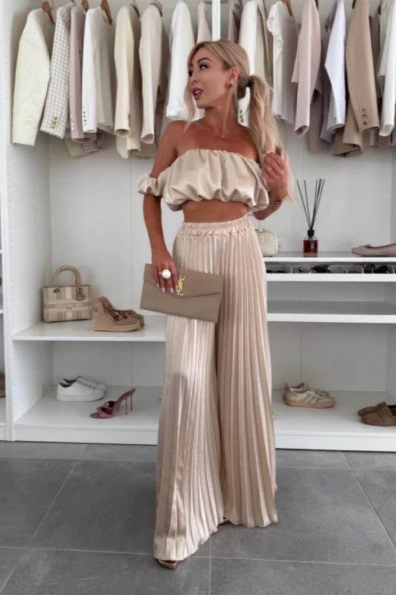 Effortlessly Elegant Pants with a Timeless Design