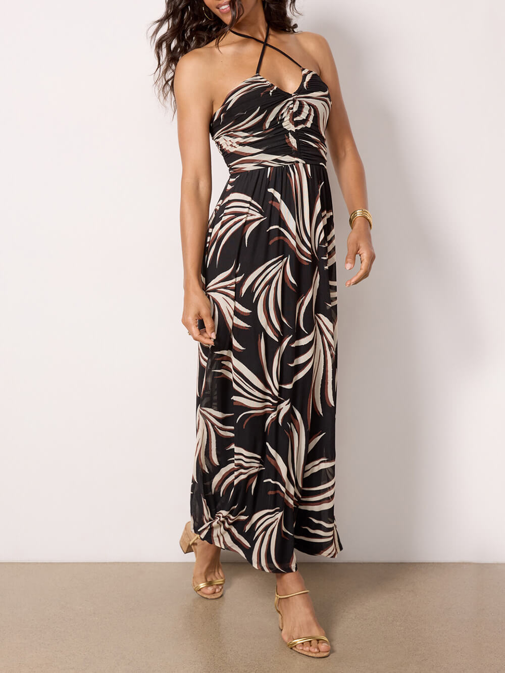 Effortlessly Elegant Dress with a Timeless Design