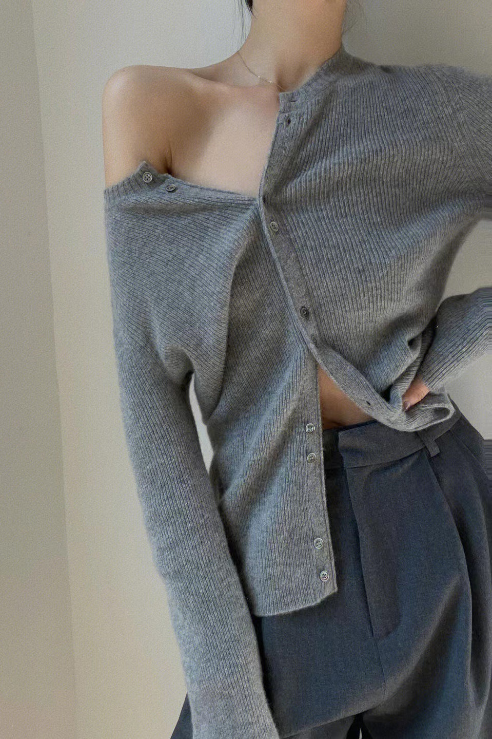 Effortlessly Elegant Cardigan with a Timeless Design