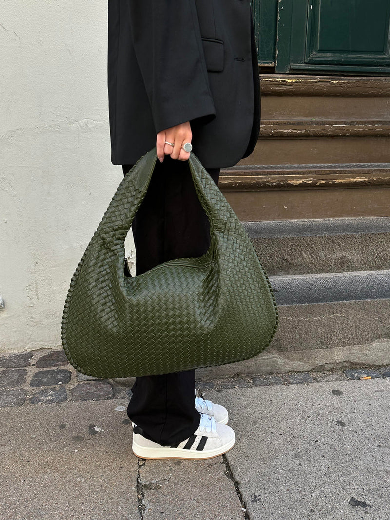 Classic Vintage Bag with a Flattering Fit