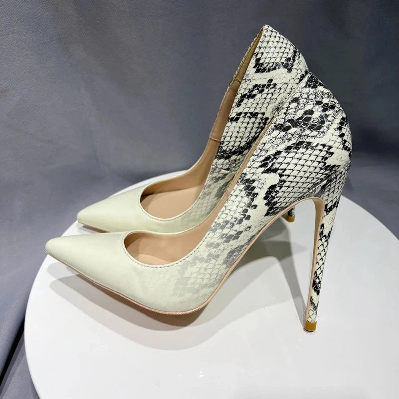 Sophisticated Garment with a Clean Classic Look