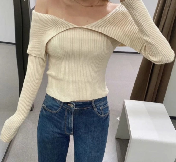 Well Tailored Sweater with a Graceful Silhouette