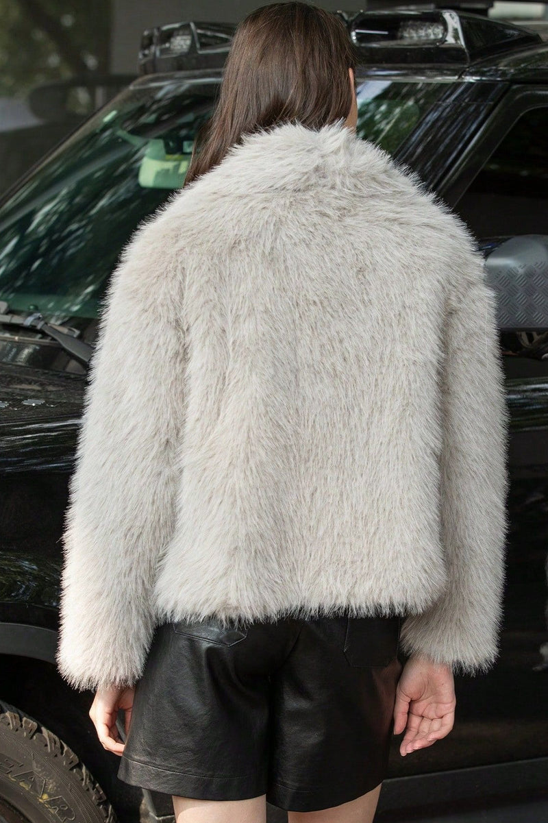 Well Tailored Coat with a Graceful Silhouette