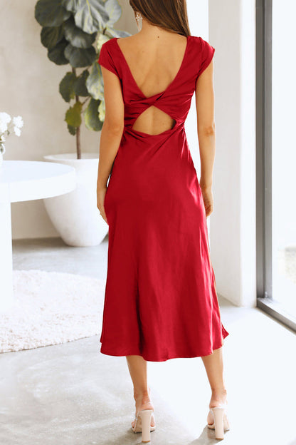 Well Tailored Dress with a Graceful Silhouette
