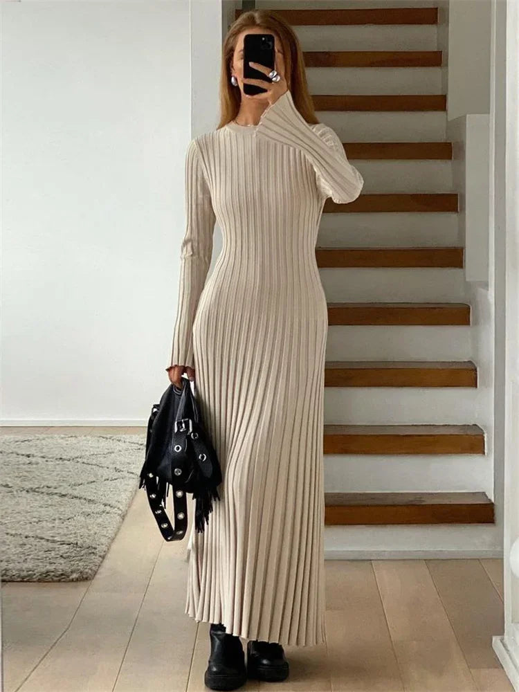 Effortlessly Elegant Dress with a Timeless Design