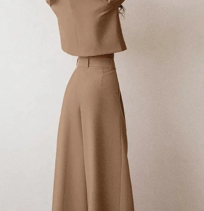 Sophisticated Garment with a Clean Classic Look