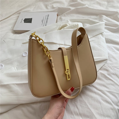 Gracefully Styled Bag for Any Occasion