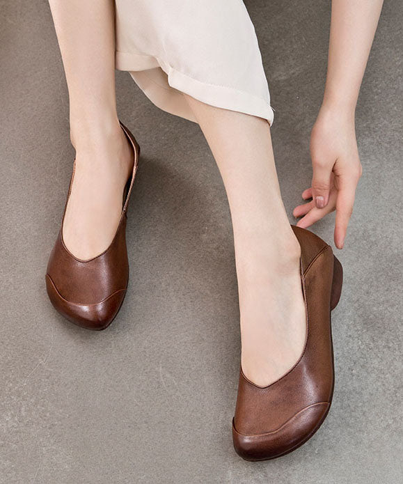 Effortlessly Elegant Shoes with a Timeless Design