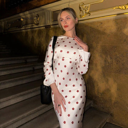 Well Tailored Dress with a Graceful Silhouette