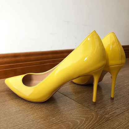 Effortlessly Elegant Heels with a Timeless Design