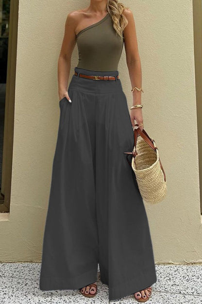 Well Tailored Pants with a Graceful Silhouette