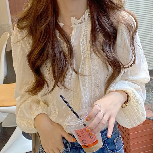 Well Tailored Blouse with a Graceful Silhouette