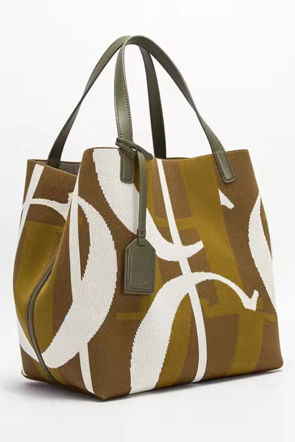 Well Tailored Bag with a Graceful Silhouette