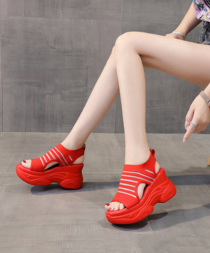 Well Tailored Sandals with a Graceful Silhouette
