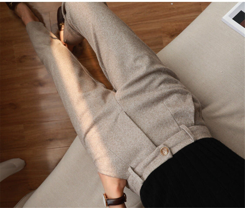 Effortlessly Elegant Pants with a Timeless Design