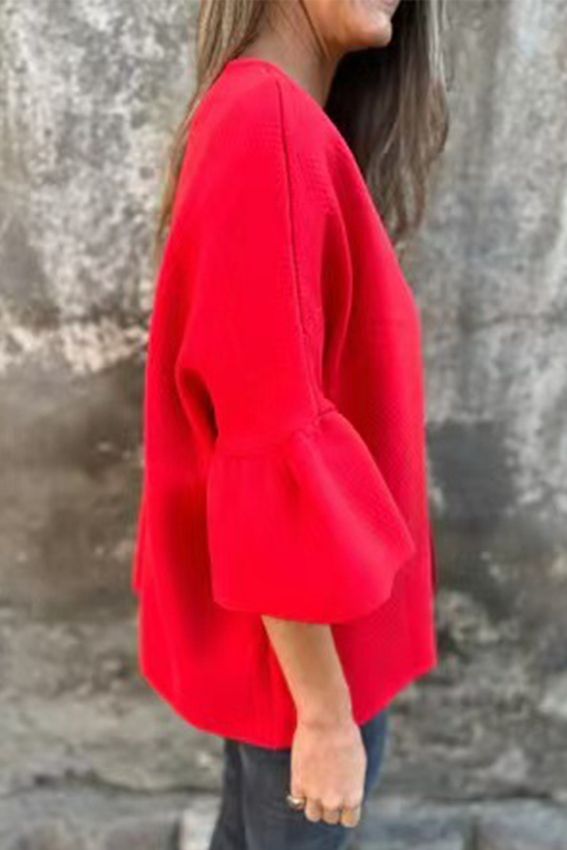 Effortlessly Elegant Garment with a Timeless Design