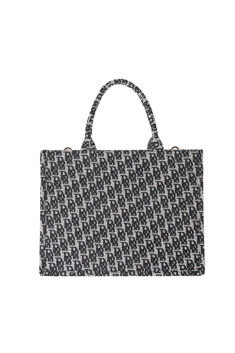Effortlessly Elegant Bag with a Timeless Design