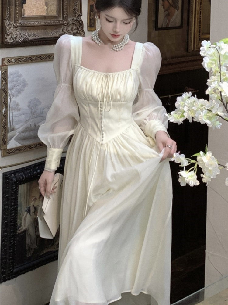 Well Tailored Dress with a Graceful Silhouette