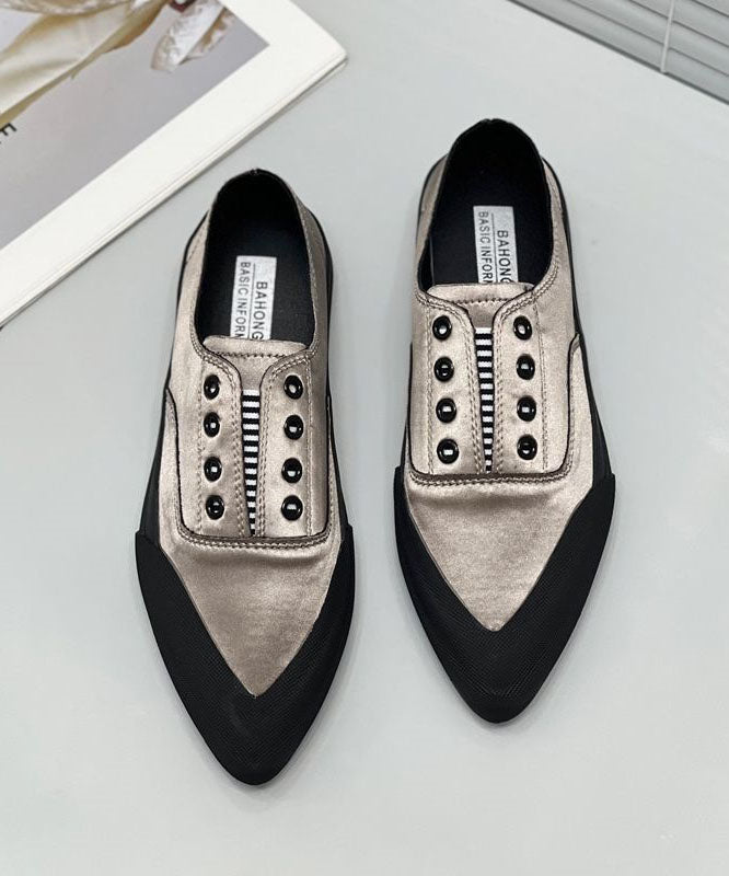 Effortlessly Elegant Shoes with a Timeless Design
