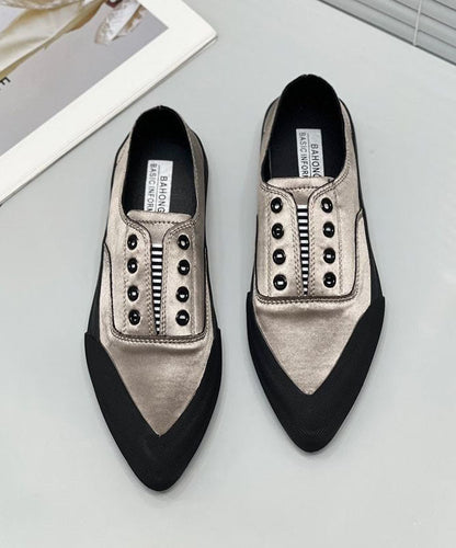 Effortlessly Elegant Shoes with a Timeless Design