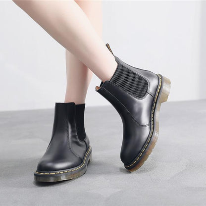 Well Tailored Boots with a Graceful Silhouette