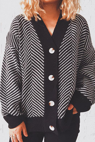 Effortlessly Elegant Sweater with a Timeless Design