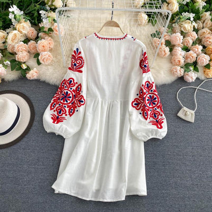 Beautifully Finished Dress in a Timeless Design