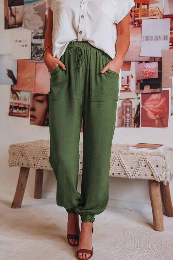Effortlessly Elegant Trousers with a Timeless Design
