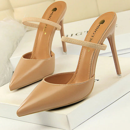 Effortlessly Elegant Heels with a Timeless Design