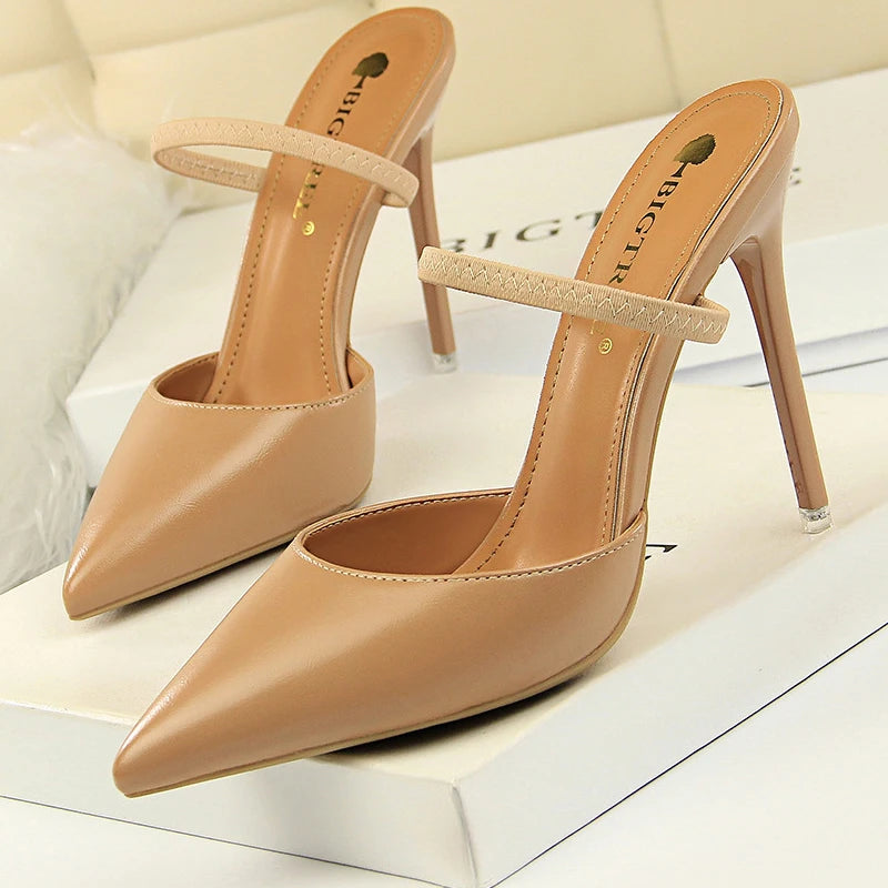 Effortlessly Elegant Heels with a Timeless Design