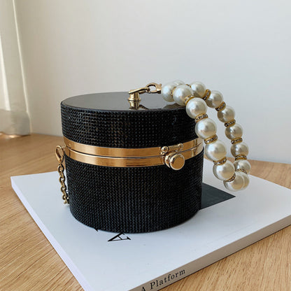 Well Tailored Bag with a Graceful Silhouette