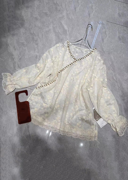 Sophisticated Blouse with a Clean Classic Look