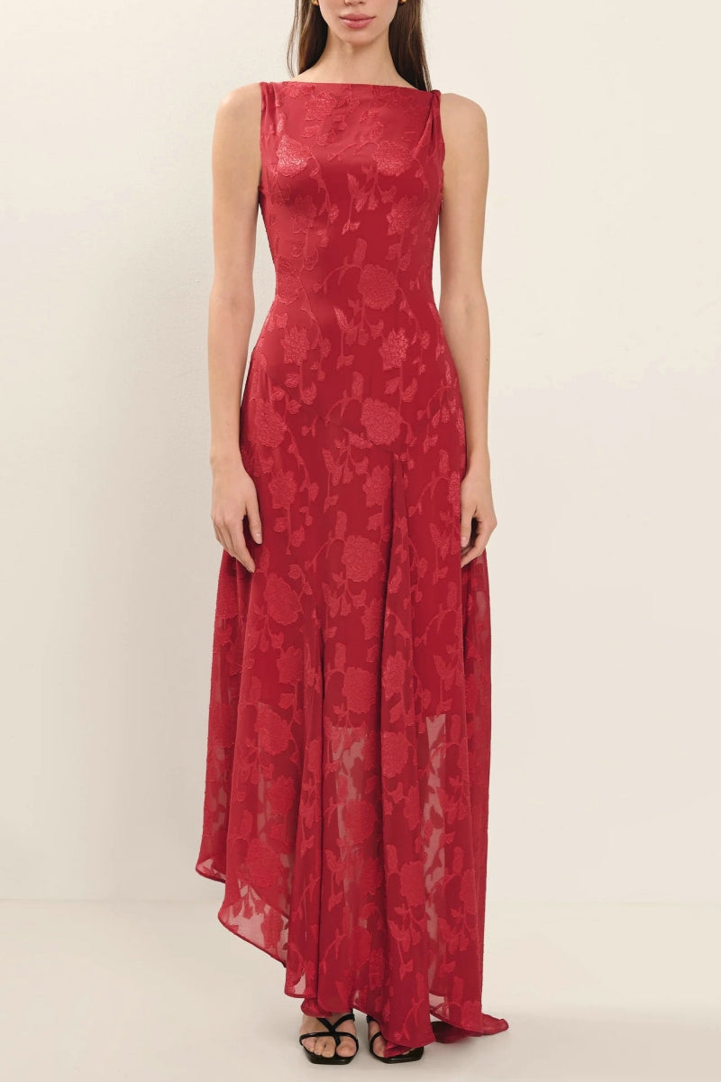 Well Tailored Dress with a Graceful Silhouette