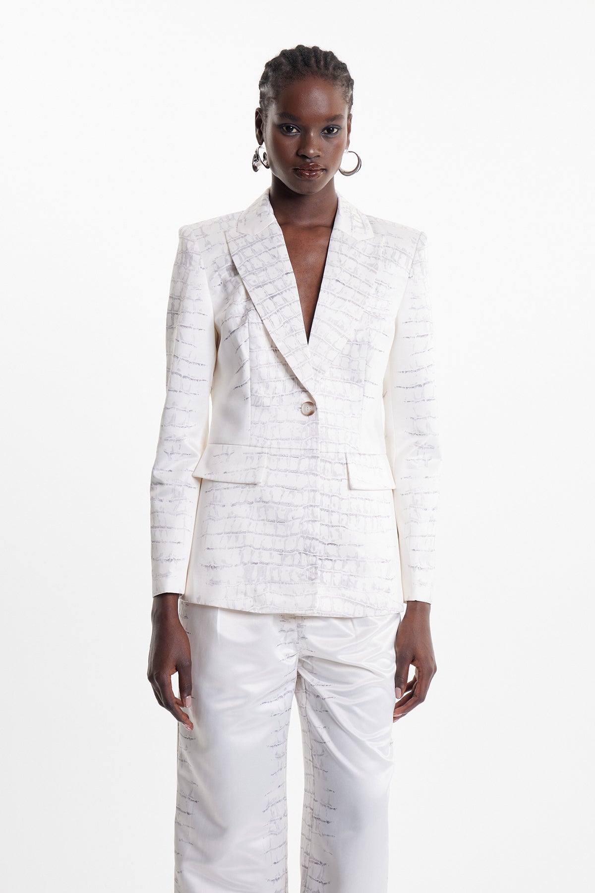 Elegantly Styled Pants for Everyday Wear