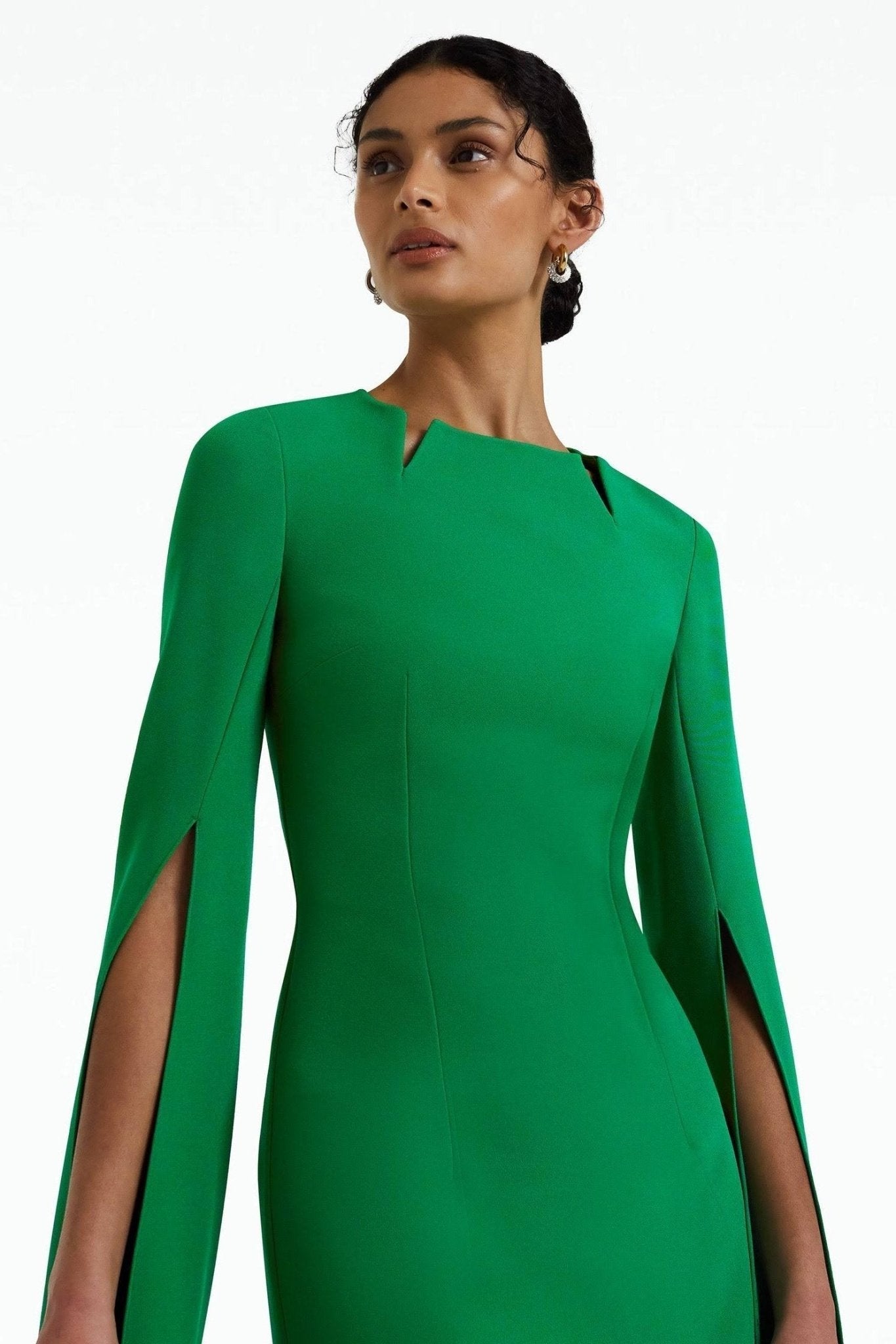 Well Tailored Dress with a Graceful Silhouette