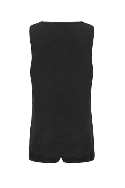 Effortlessly Elegant Top with a Timeless Design